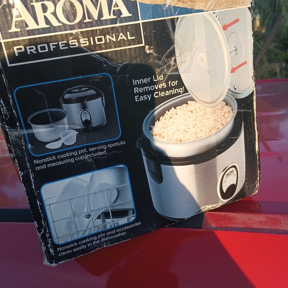 Aroma Professional Rice Cooker - Picture 2 of 3